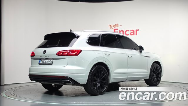 Volkswagen Touareg (III) 3.0 TDI R-Line 2023 — фото 2