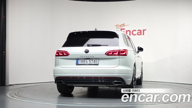 Volkswagen Touareg (III) 3.0 TDI R-Line 2023 — фото 4