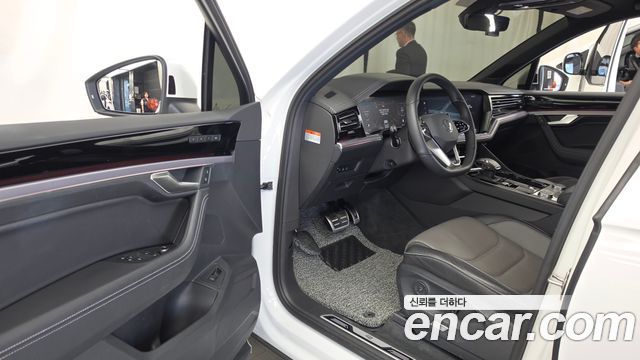 Volkswagen Touareg (III) 3.0 TDI R-Line 2023 — фото 10