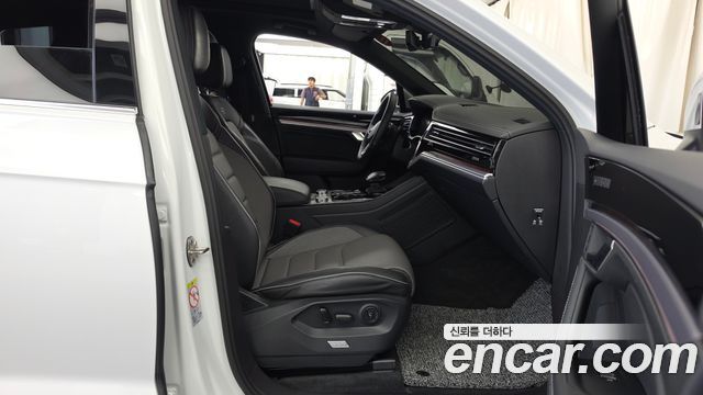 Volkswagen Touareg (III) 3.0 TDI R-Line 2023 — фото 11
