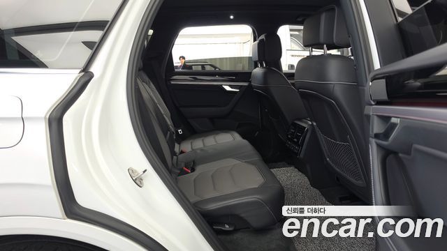 Volkswagen Touareg (III) 3.0 TDI R-Line 2023 — фото 12