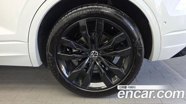 Volkswagen Touareg (III) 3.0 TDI R-Line 2023 — фото 21