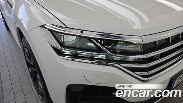 Volkswagen Touareg (III) 3.0 TDI R-Line 2023 — фото 22