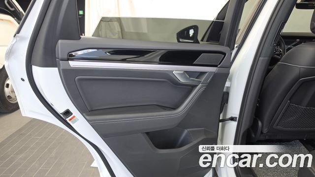 Volkswagen Touareg (III) 3.0 TDI R-Line 2023 — фото 25