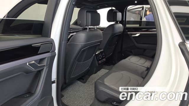 Volkswagen Touareg (III) 3.0 TDI R-Line 2023 — фото 26