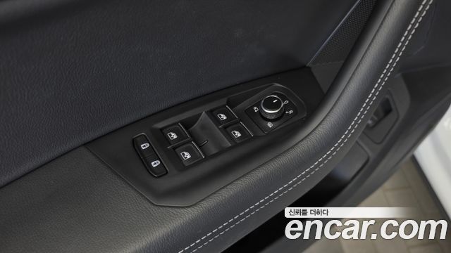 Volkswagen Touareg (III) 3.0 TDI R-Line 2023 — фото 30