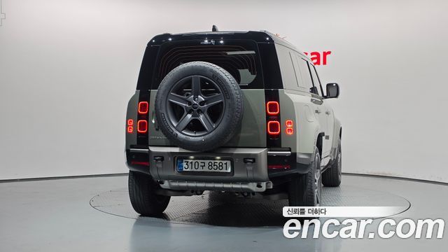 Land Rover Defender (L663) 110 P300 X-Dynamic SE 2025 — фото 4