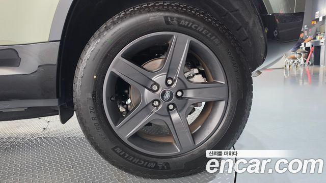 Land Rover Defender (L663) 110 P300 X-Dynamic SE 2025 — фото 21