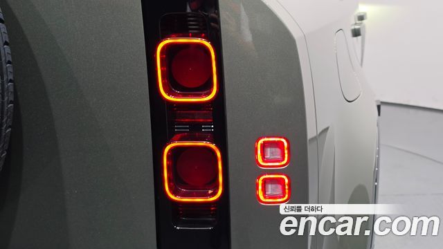 Land Rover Defender (L663) 110 P300 X-Dynamic SE 2025 — фото 23