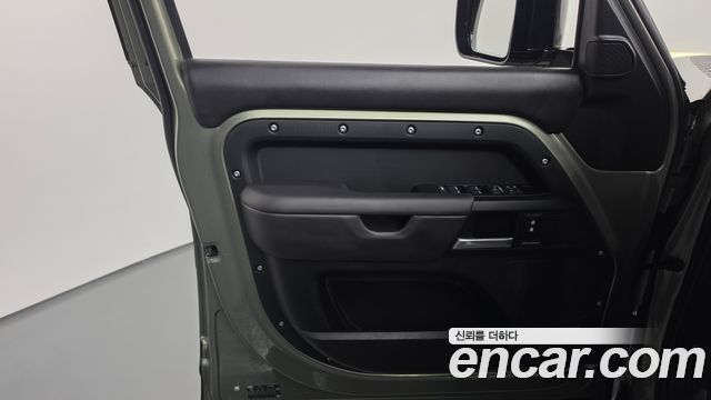 Land Rover Defender (L663) 110 P300 X-Dynamic SE 2025 — фото 24