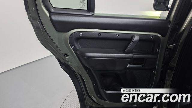 Land Rover Defender (L663) 110 P300 X-Dynamic SE 2025 — фото 25