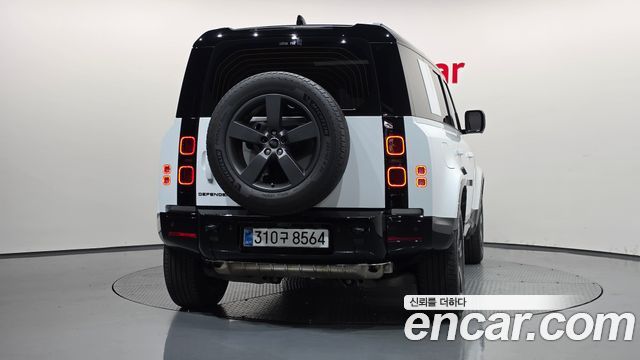 Land Rover Defender (L663) 110 P300 X-Dynamic SE 2025 — фото 4