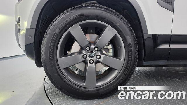 Land Rover Defender (L663) 110 P300 X-Dynamic SE 2025 — фото 5