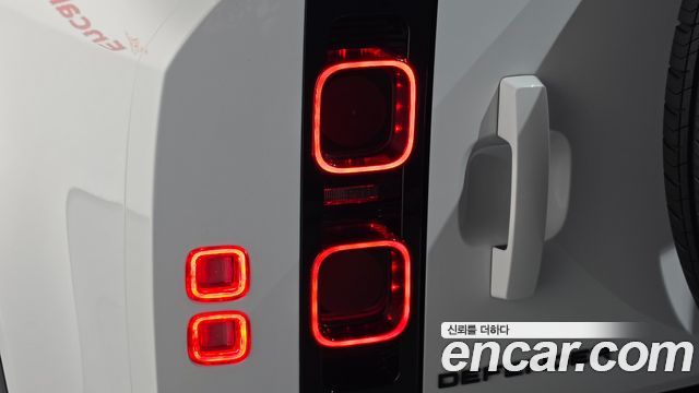 Land Rover Defender (L663) 110 P300 X-Dynamic SE 2025 — фото 23