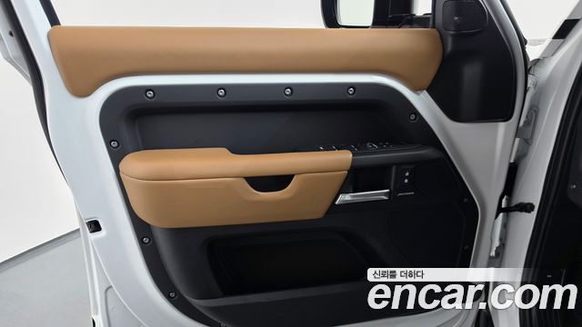 Land Rover Defender (L663) 110 P300 X-Dynamic SE 2025 — фото 24