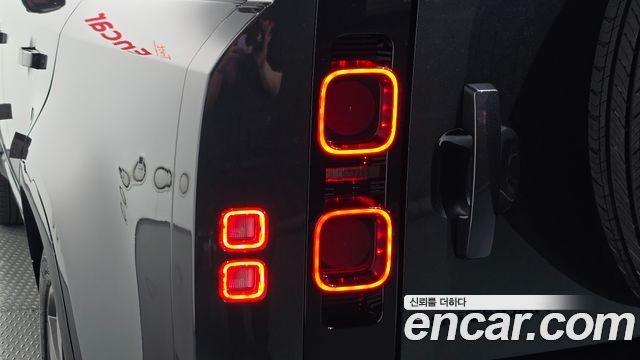 Land Rover Defender (L663) 110 P300 X-Dynamic SE 2025 — фото 23