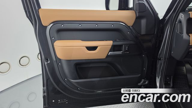 Land Rover Defender (L663) 110 P300 X-Dynamic SE 2025 — фото 24