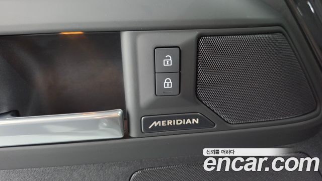 Land Rover Defender (L663) 110 P300 X-Dynamic SE 2025 — фото 37