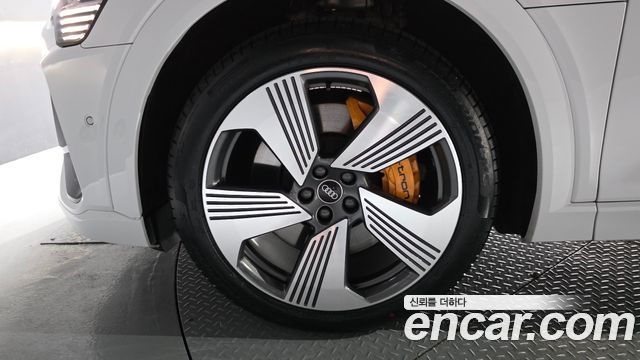 Audi e-tron 55 Quattro Sportback 2023 — фото 5