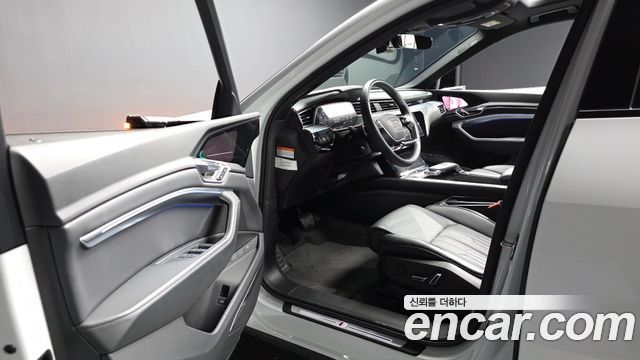 Audi e-tron 55 Quattro Sportback 2023 — фото 10