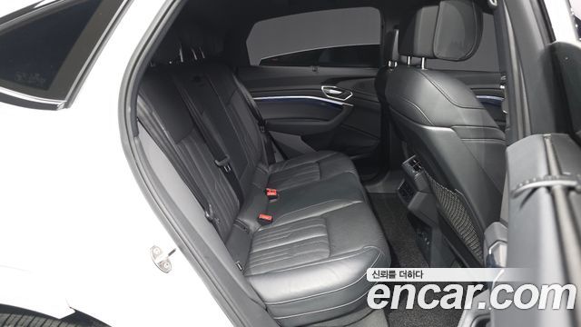 Audi e-tron 55 Quattro Sportback 2023 — фото 12