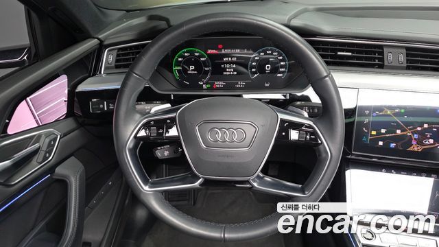 Audi e-tron 55 Quattro Sportback 2023 — фото 13