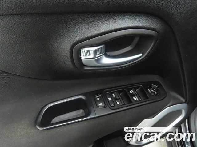 Jeep Renegade 2.4 Longitude High 2018 — фото 9
