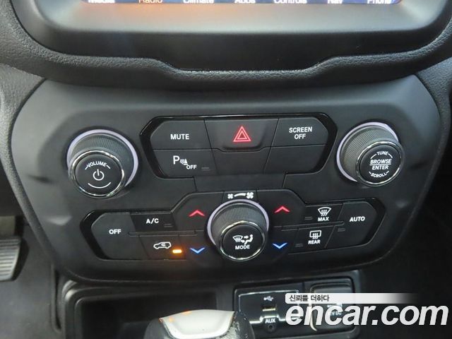 Jeep Renegade 2.4 Longitude High 2018 — фото 16