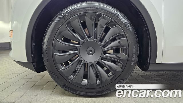 Tesla Model Y Long Range AWD 2023 — фото 5