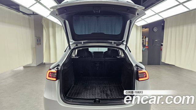Tesla Model Y Long Range AWD 2023 — фото 18