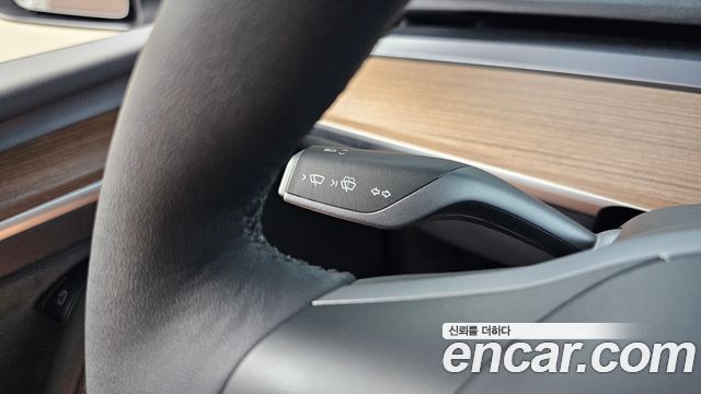 Tesla Model Y Long Range AWD 2023 — фото 20