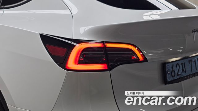 Tesla Model Y Long Range AWD 2023 — фото 23