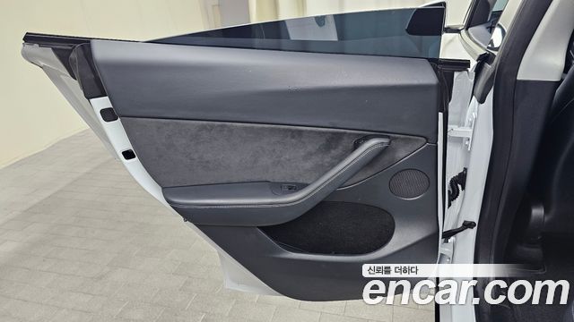 Tesla Model Y Long Range AWD 2023 — фото 25