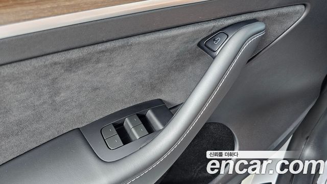 Tesla Model Y Long Range AWD 2023 — фото 27