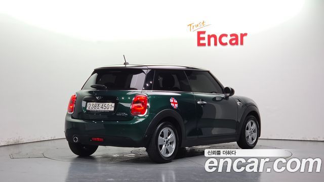 MINI Cooper D Standard 3rd 2018 — фото 2