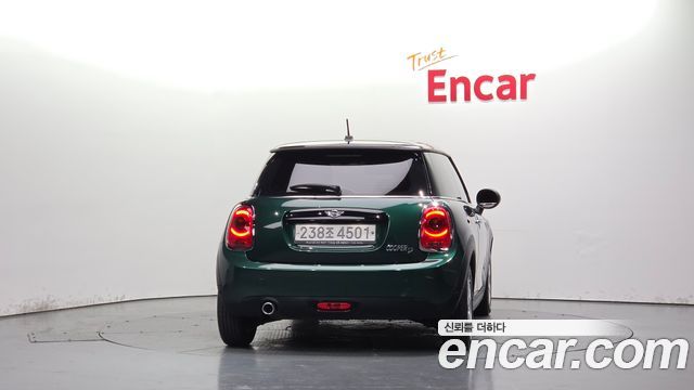MINI Cooper D Standard 3rd 2018 — фото 4