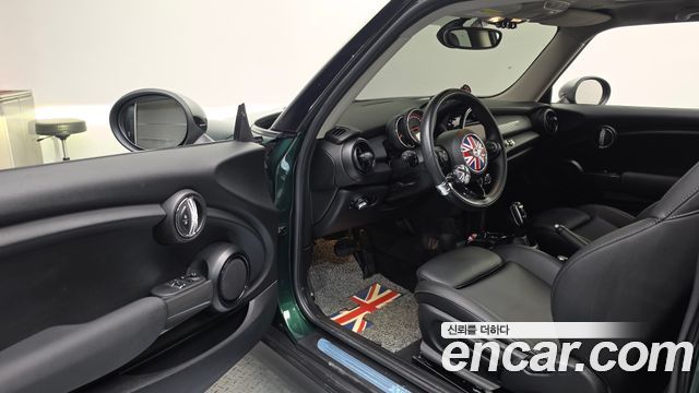 MINI Cooper D Standard 3rd 2018 — фото 10