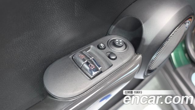 MINI Cooper D Standard 3rd 2018 — фото 18