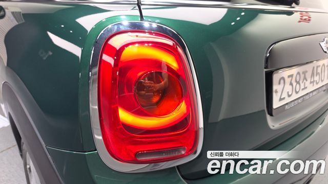MINI Cooper D Standard 3rd 2018 — фото 23