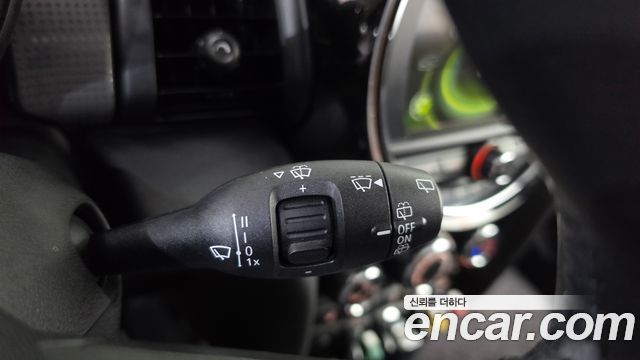 MINI Cooper D Standard 3rd 2018 — фото 29