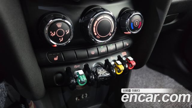 MINI Cooper D Standard 3rd 2018 — фото 32