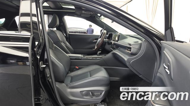 Toyota Crown Crossover 2.5 4WD Hybrid 2023 — фото 11