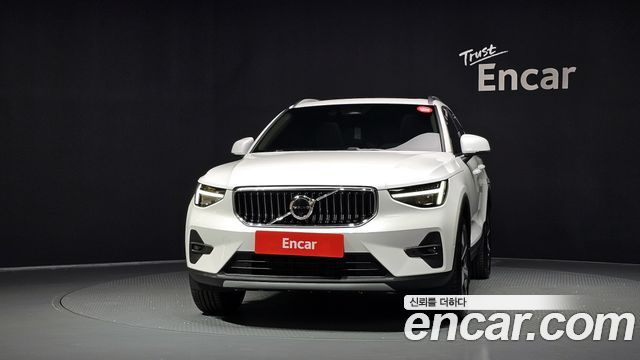 Volvo XC40 B4 Ultra Bright 2026 — фото 3