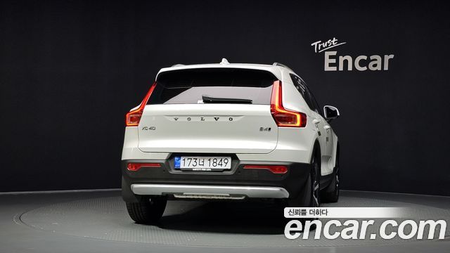 Volvo XC40 B4 Ultra Bright 2026 — фото 4