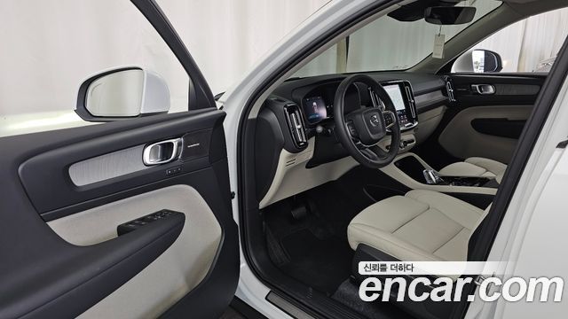Volvo XC40 B4 Ultra Bright 2026 — фото 10