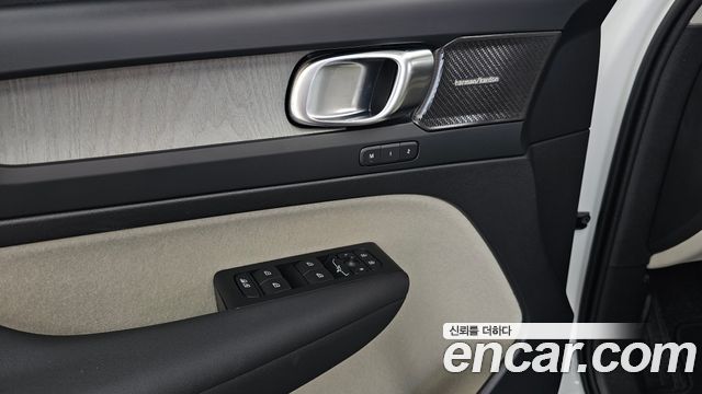 Volvo XC40 B4 Ultra Bright 2026 — фото 24