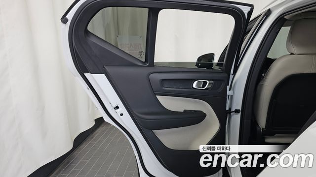 Volvo XC40 B4 Ultra Bright 2026 — фото 25
