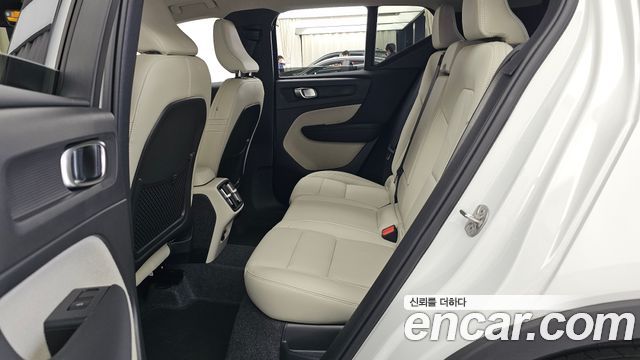 Volvo XC40 B4 Ultra Bright 2026 — фото 26