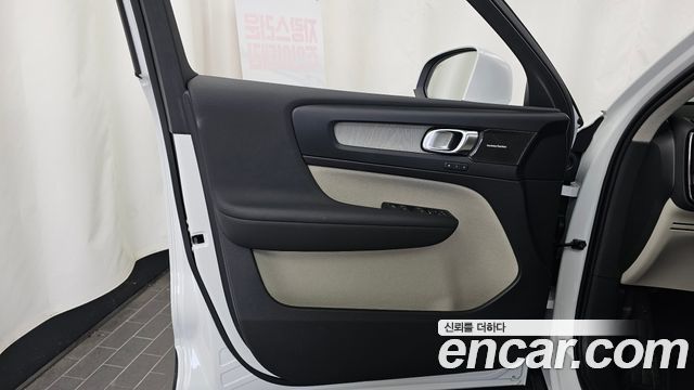 Volvo XC40 B4 Ultra Bright 2026 — фото 28