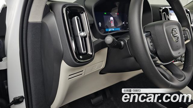Volvo XC40 B4 Ultra Bright 2026 — фото 30